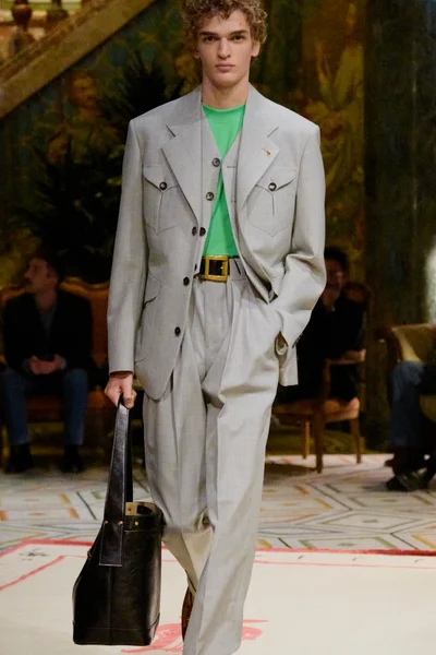 Look 18